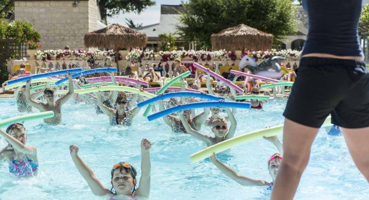 Cours d'aquagym pour toute la famille au Camping le Domaine de la Brèche