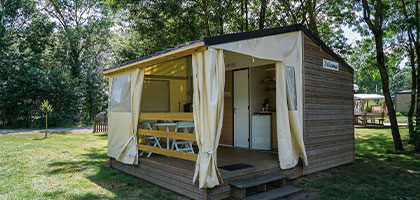 Location insolite type tente lodge au Domaine de la Brèche