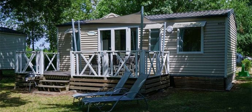 Mobil-home Classic ombragé, avec terrasse au Domaine de la Brèche