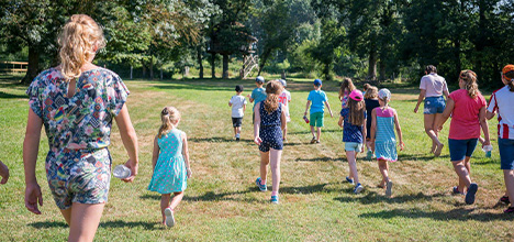 Enfants et adolescents aux clubs pour enfants du Domaine de la Brèche