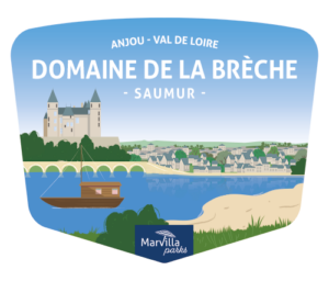 Blason du camping Le Domaine de la Brèche à quelques pas de Saumur dans le Maine-et-Loire