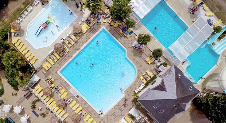 Les piscines chauffées du camping le Domaine de la Brèche dans les pays de la Loire