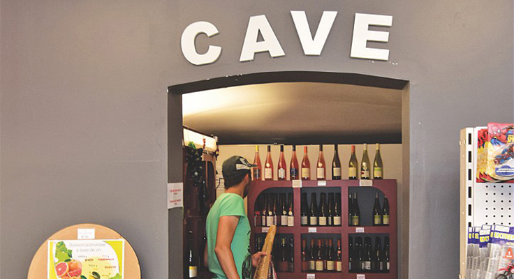 Vente de vins à la cave - épicerie Camping le Domaine de la Brèche