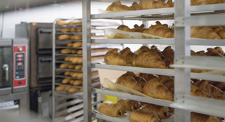 Vente de croissants au Camping le Domaine de la Brèche