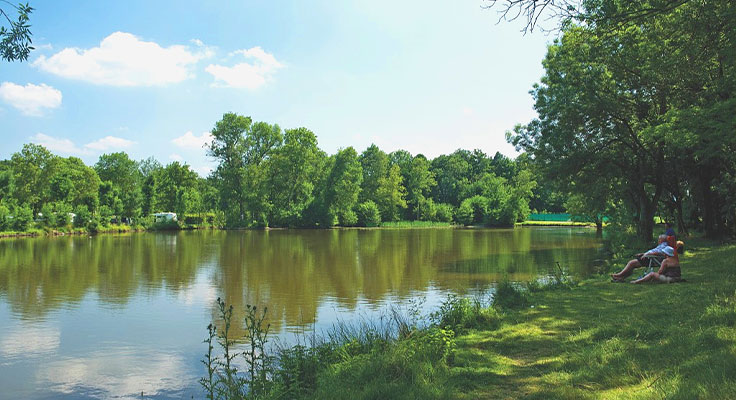 Camping le Domaine de la Brèche en pleine nature, le long de la Loire - Camping Saumur